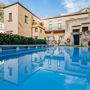 Amalfi Resort Bed and breakfast